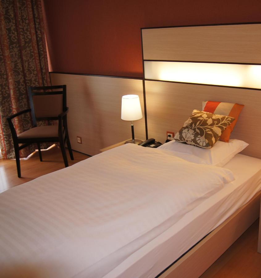 Hotel Lacotel Avenches Ngoại thất bức ảnh